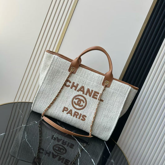 Chanel Deauville Shopping Bag acabamento caramelo frente