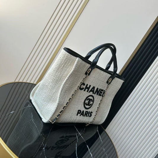 Chanel Deauville Shopping Bag preta lateral