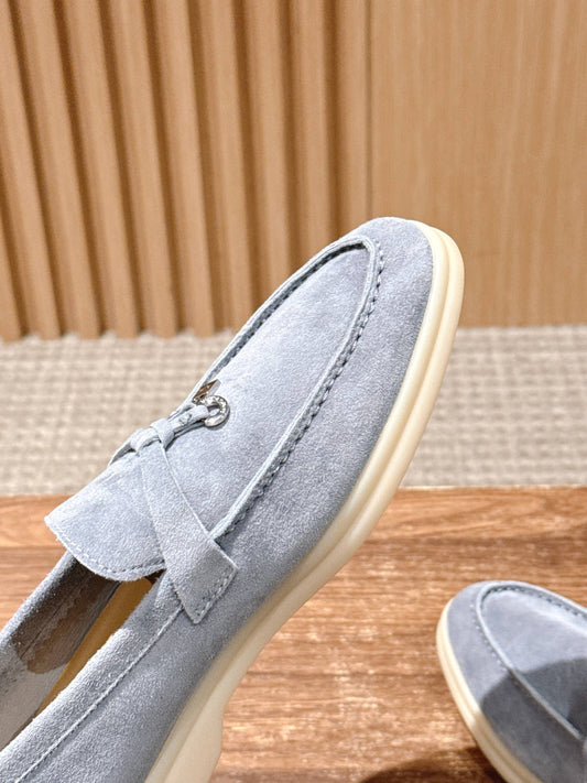 Loro Piana Summer Charms Walk Feminino na cor Azul Gelo, detalhe 2