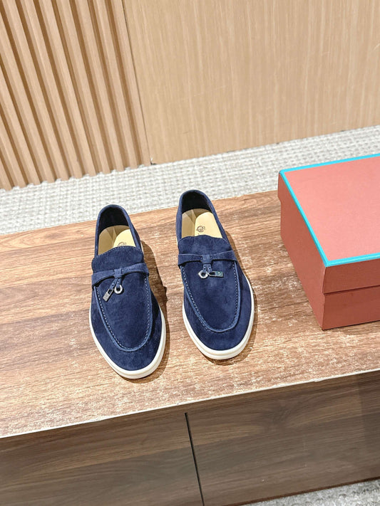 Loro Piana Summer Charms Walk Feminino na cor Azul Marinho