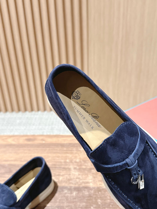 Loro Piana Summer Charms Walk Feminino na cor Azul Marinho, detalhe 3