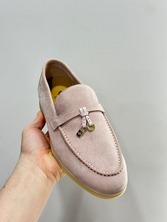 Loro Piana Summer Charms Walk Feminino na cor Rosa Névoa, detalhe 2