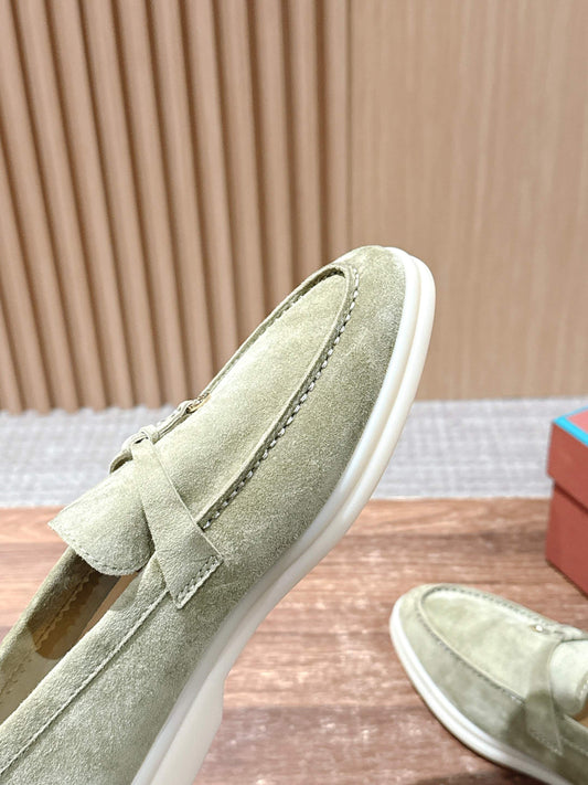 Loro Piana Summer Charms Walk Feminino na cor Verde Sálvia, detalhe 2