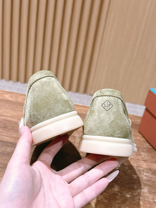 Loro Piana Summer Charms Walk Feminino na cor Verde Sálvia, detalhe 3