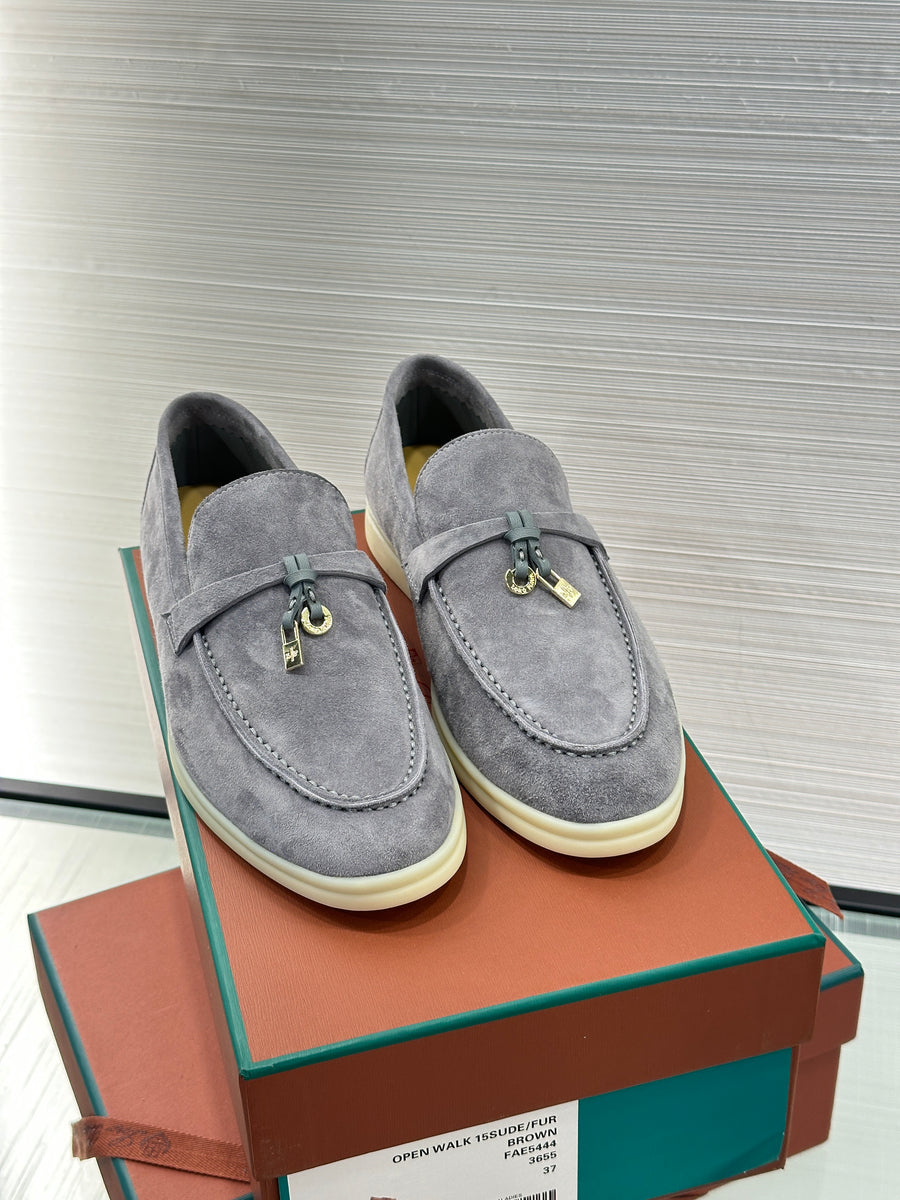 Loro Piana Summer Charms Walk | Cinza Chumbo