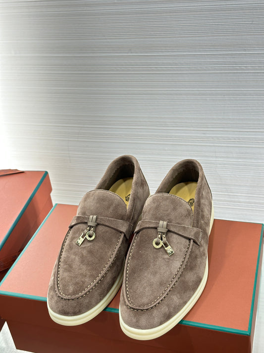 Loro Piana Summer Charms Walk Feminino na cor Taupe, detalhe 8