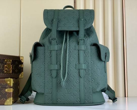 Mochila Couro Padrão Monograma Geométrico Marrom com Alças Ajustáveis