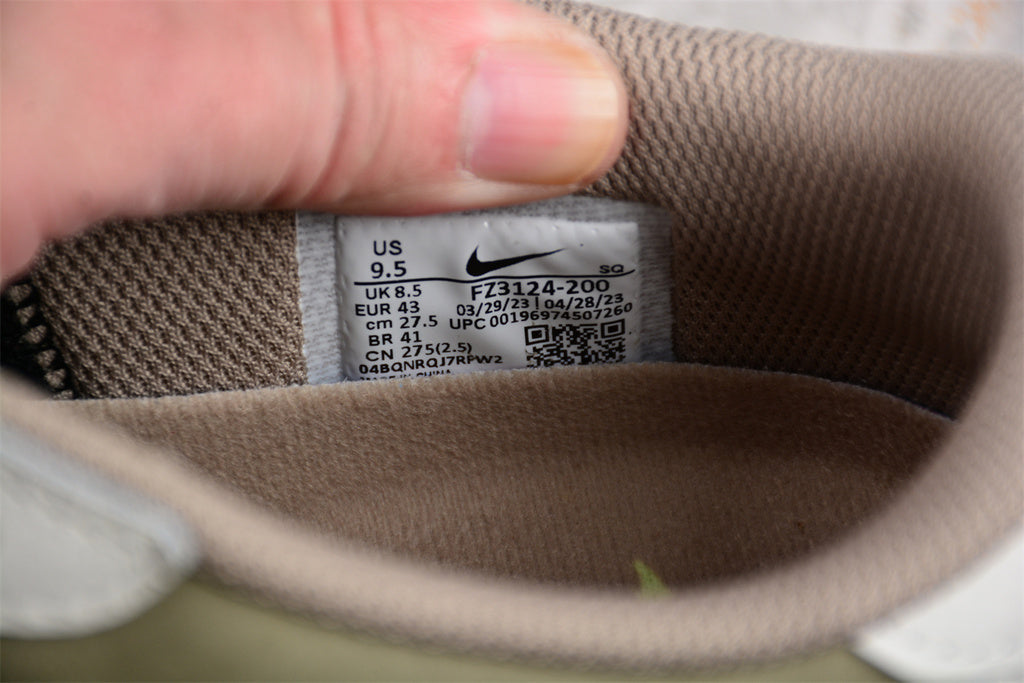 Tênis Cano Baixo Couro Olive com Detalhes Contrastantes