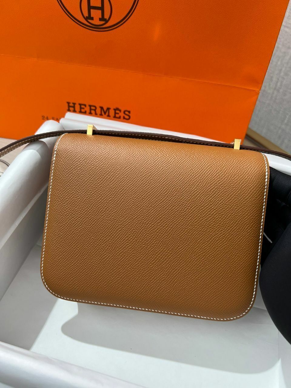 Bolsa Satchel Couro Estruturada com Fecho Frontal
