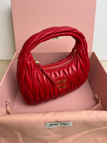 Bolsa Hobo Mini Cetim Acolchoado Vermelho