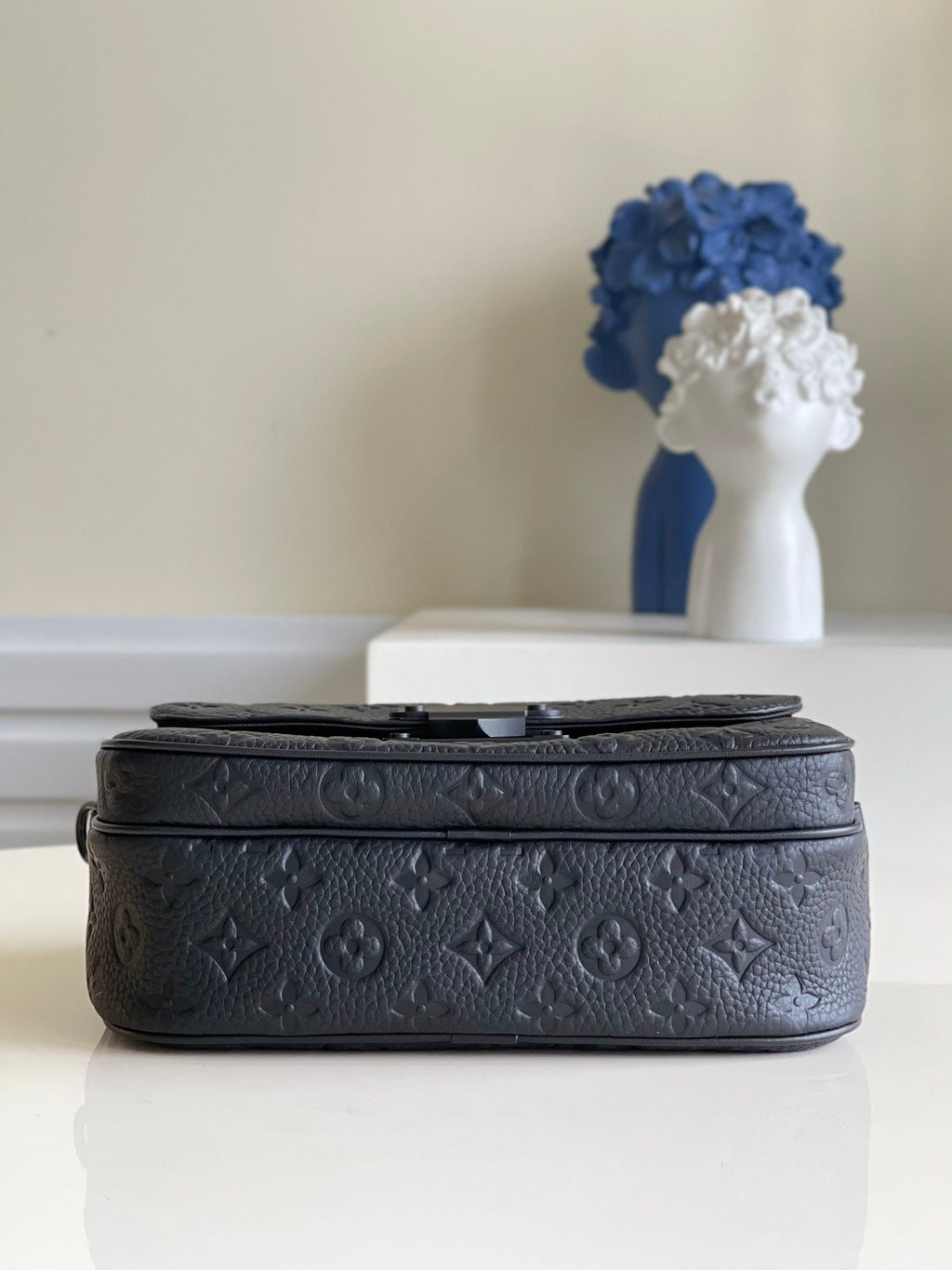 Bolsa Couro Preto Padrão Monograma Geométrico