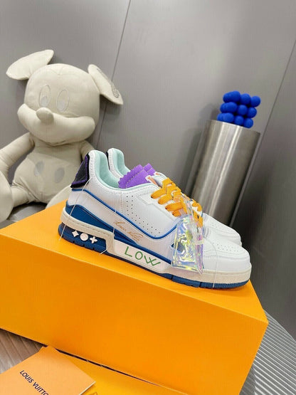 Tênis Couro Branco Detalhe Azul e Roxo