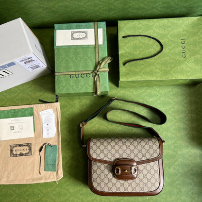 Bolsa Couro Marrom Fecho Metálico Ferradura