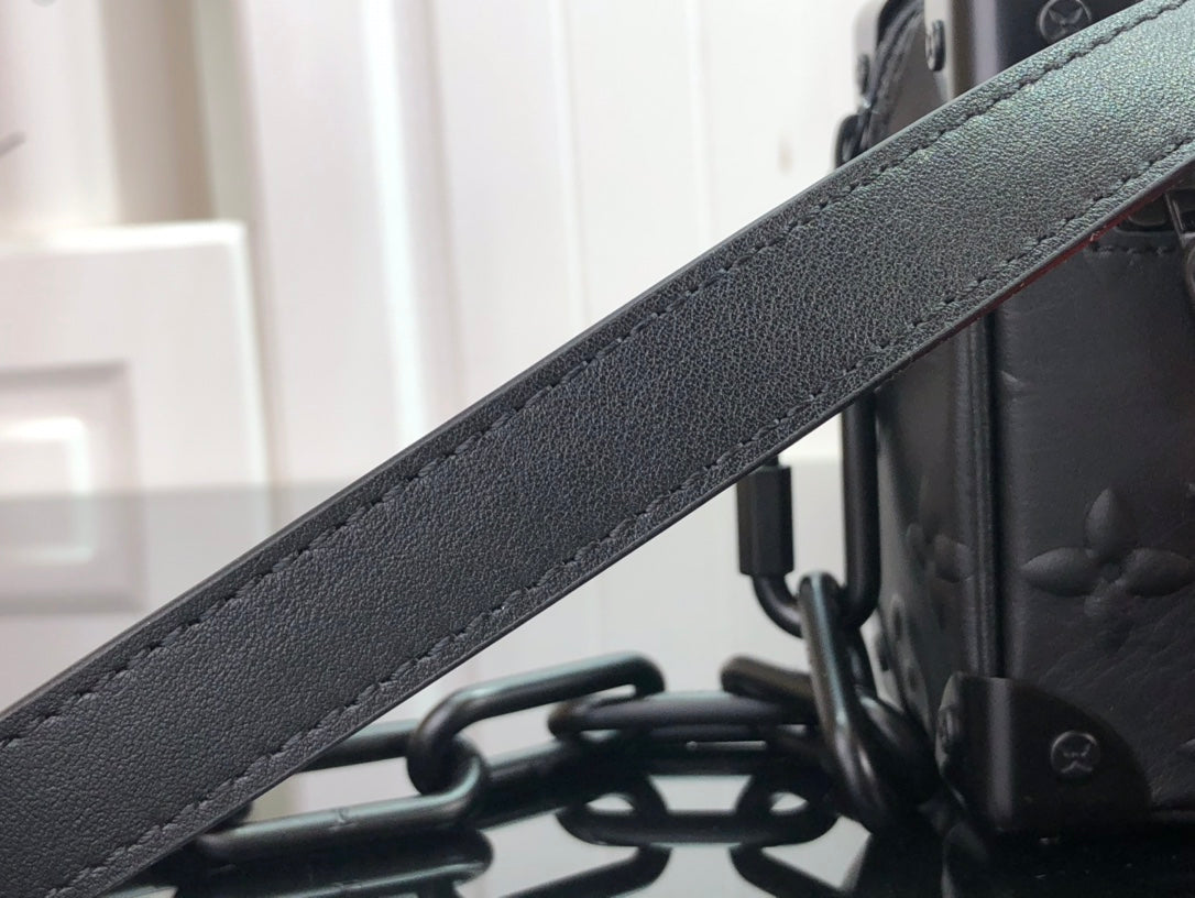 Bolsa Pequena Couro Preto Padrão Monograma Geométrico Mini