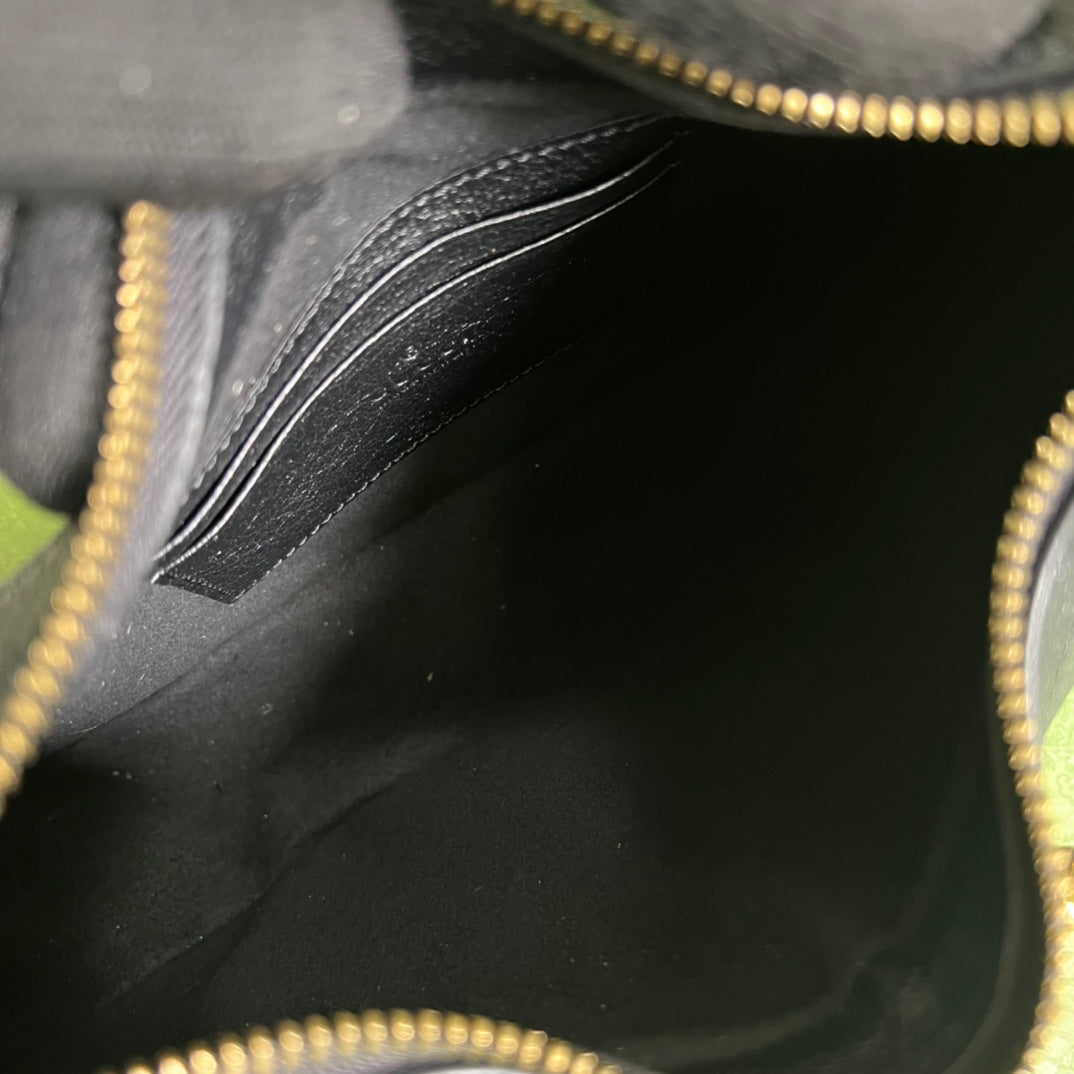 Bolsa Ombro Couro Preto com Fechamento Frontal
