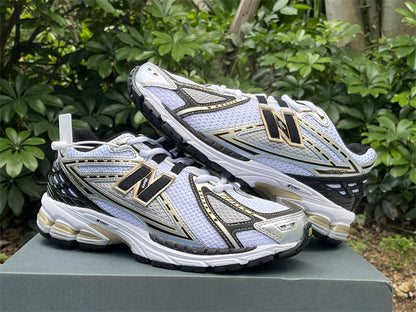 Tênis Runner Malha Branco Detalhes Dourado