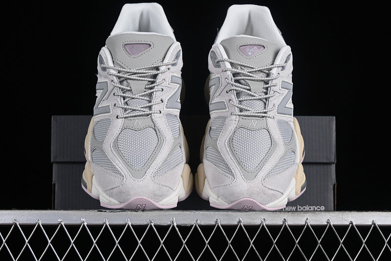 Tênis Runner Cinza com Detalhe Lilás