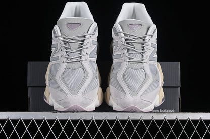 Tênis Runner Cinza com Detalhe Lilás
