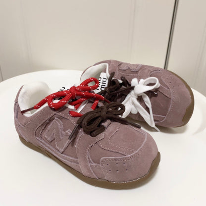 Tênis Infantil Malha Rosa Detalhes Laterais Cinza