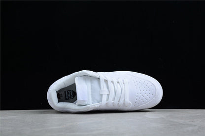 Tênis Cano Baixo Veludo Branco com Detalhes em Relevo