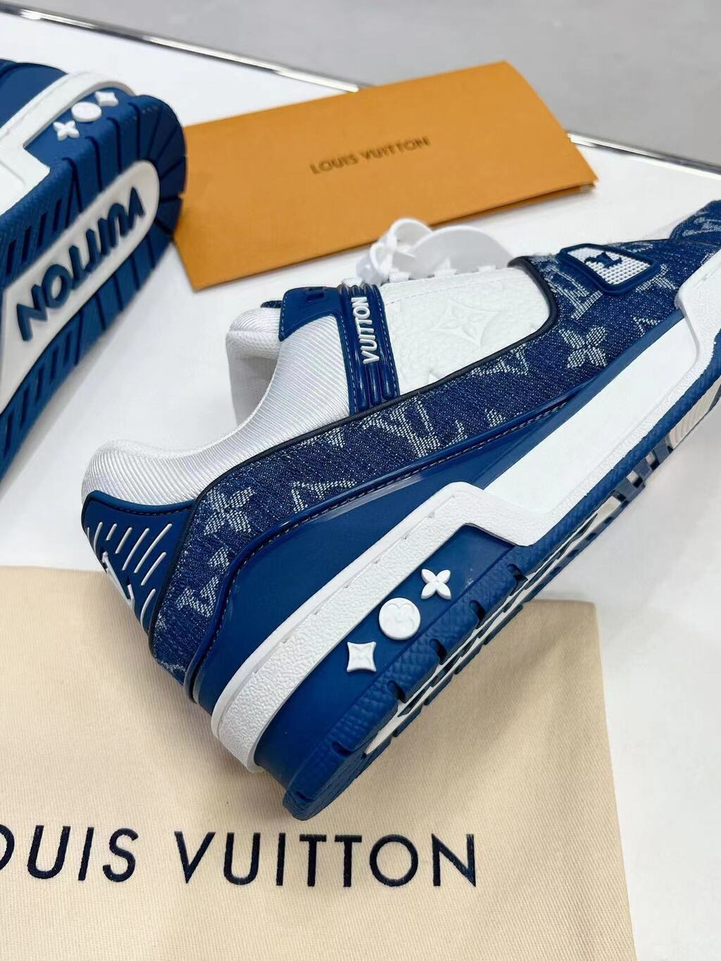 Tênis Casual Couro Jeans Branco Azul Jeans Padrão Monograma Geométrico