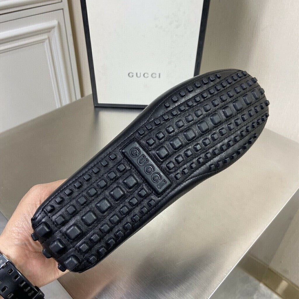 Mocassim Couro Letras Entrelaçadas