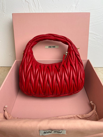 Bolsa Hobo Mini Cetim Acolchoado Vermelho