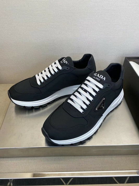 Tênis Couro e Nylon Preto Branco Solado Robusto