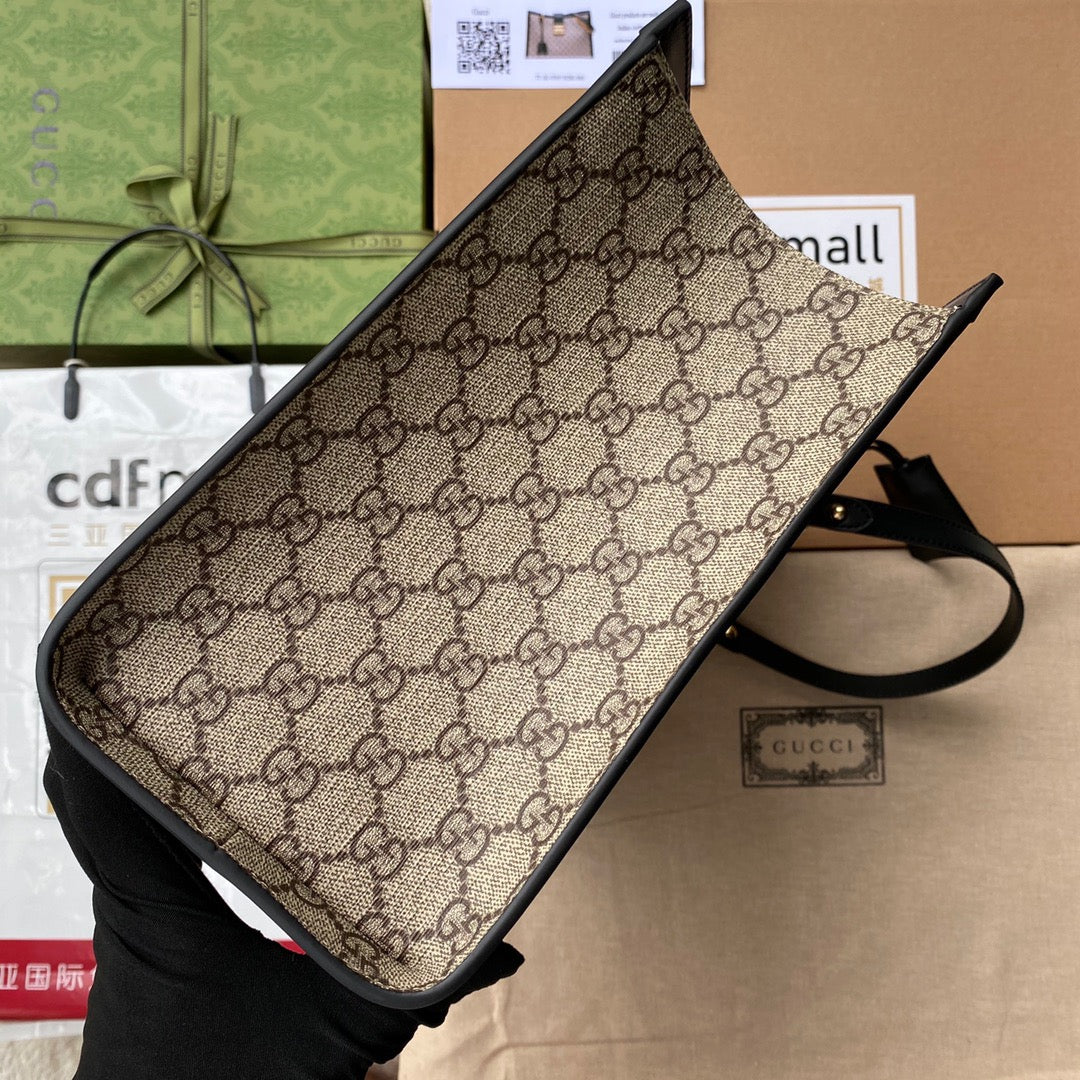 Bolsa Shoulder Couro Médio com Fechadura Frontal