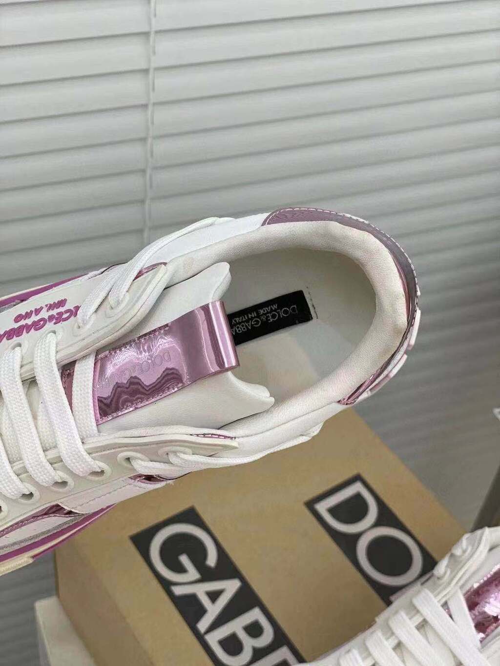 Tênis Couro Branco Rosa Detalhe Colorido