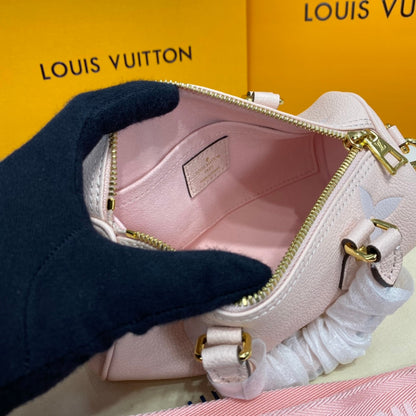 Bolsa Satchel Couro Rosa Padrão Monograma Geométrico Pequena