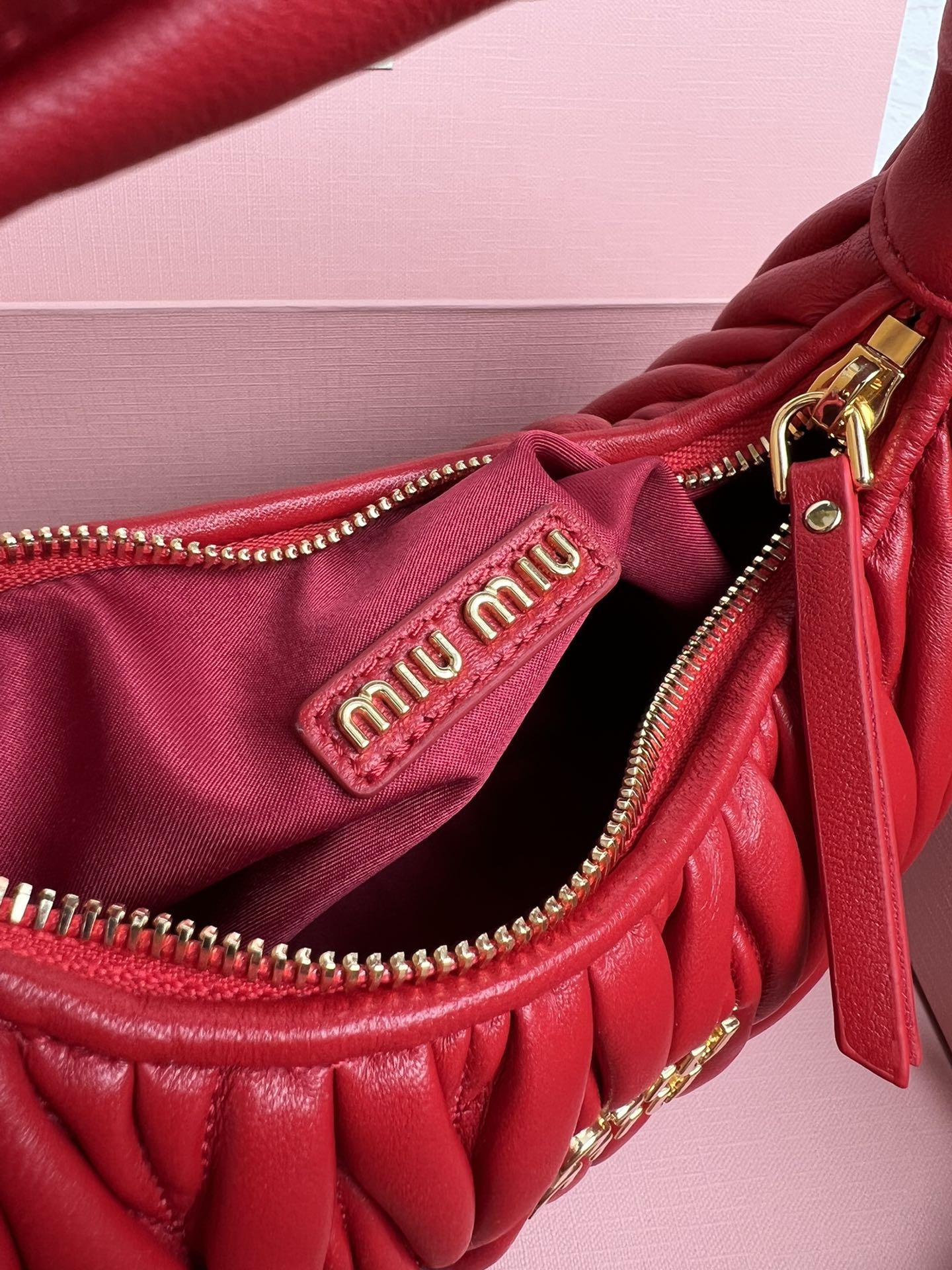 Bolsa Hobo Mini Cetim Acolchoado Vermelho