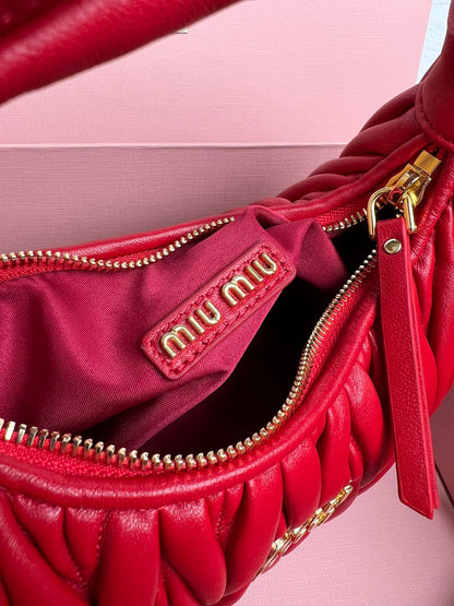 Bolsa Hobo Mini Cetim Acolchoado Vermelho