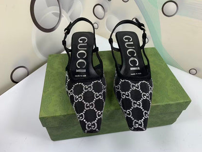 Sapatilha Slingback Couro Letras Entrelaçadas