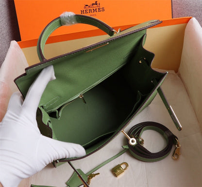 Bolsa Satchel Couro Estruturada com Fecho Frontal
