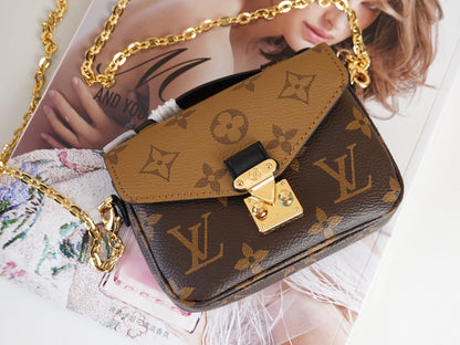 Bolsa Shoulder Lona Padrão Monograma Geométrico Marrom Pequena