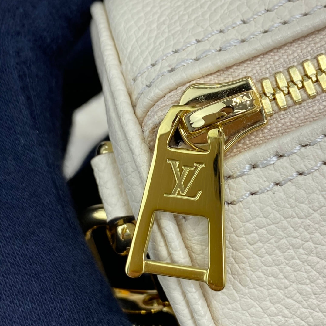 Bolsa Satchel Couro Branco Padrão Monograma Geométrico