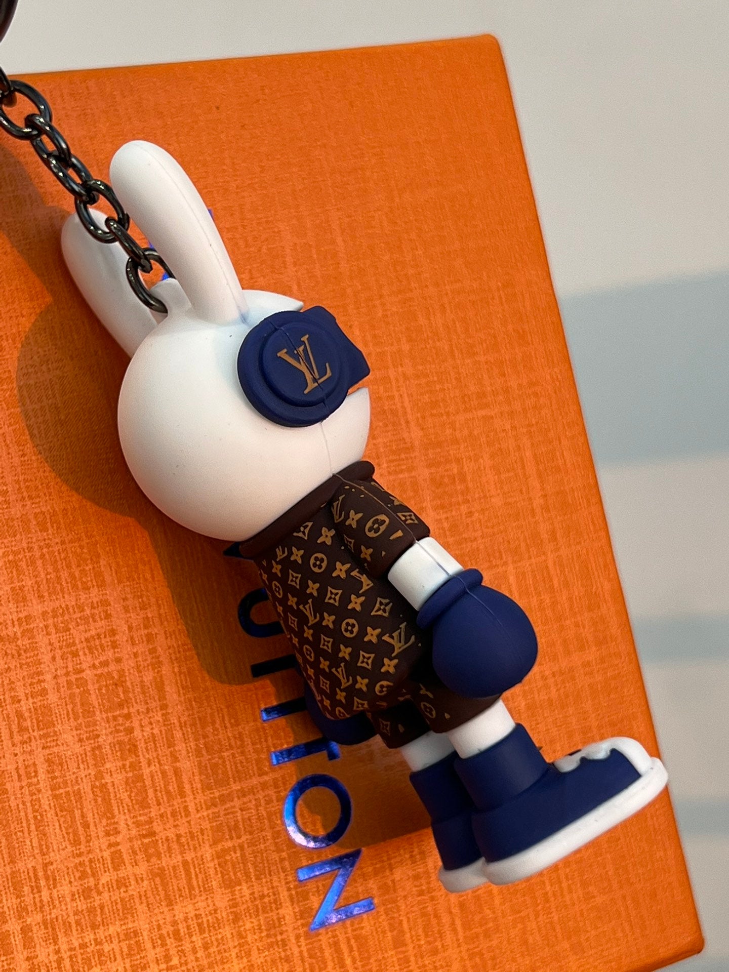 Chaveiro Pelúcia Coelho Branco com Pendente