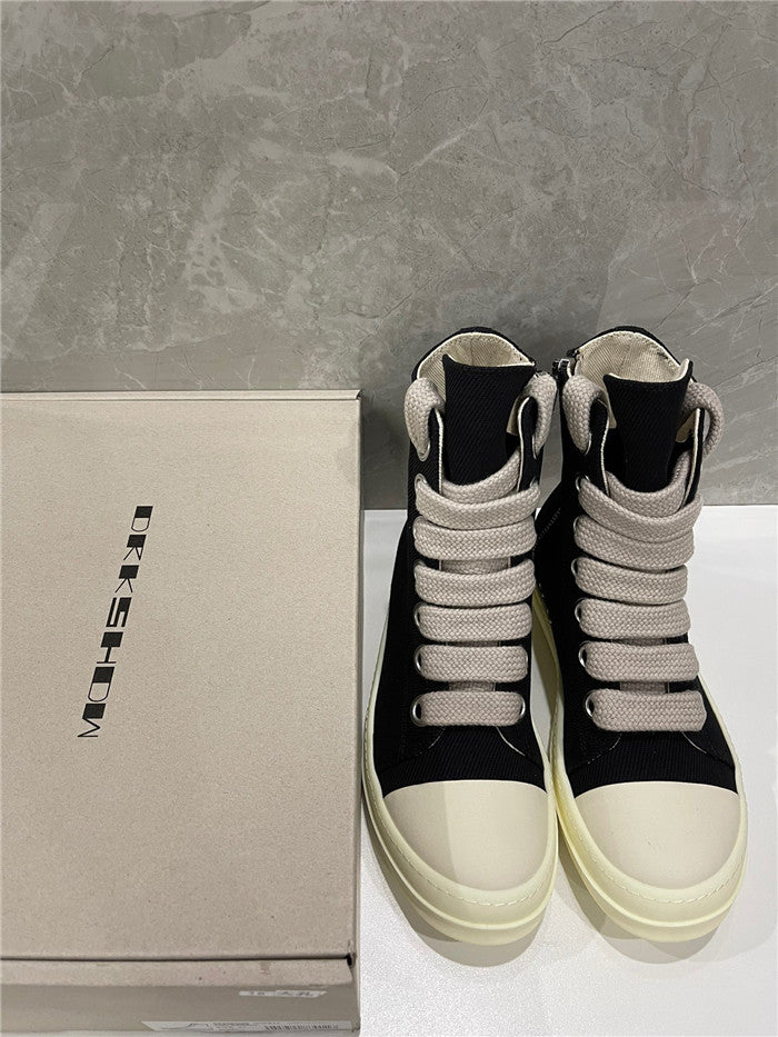 Tênis Cano Alto Nylon Acolchoado Preto com Detalhe Branco