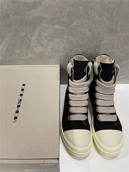 Tênis Cano Alto Nylon Acolchoado Preto com Detalhe Branco