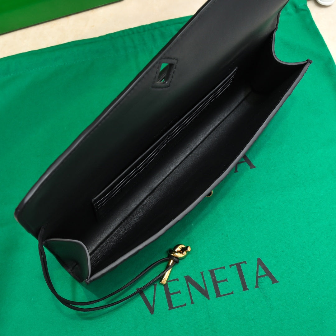Clutch Couro Entrelaçado Preto