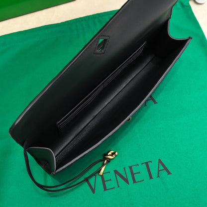 Clutch Couro Entrelaçado Preto