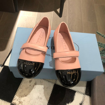Sapatilha Infantil Lona Rosa com Placa Triangular Frontal