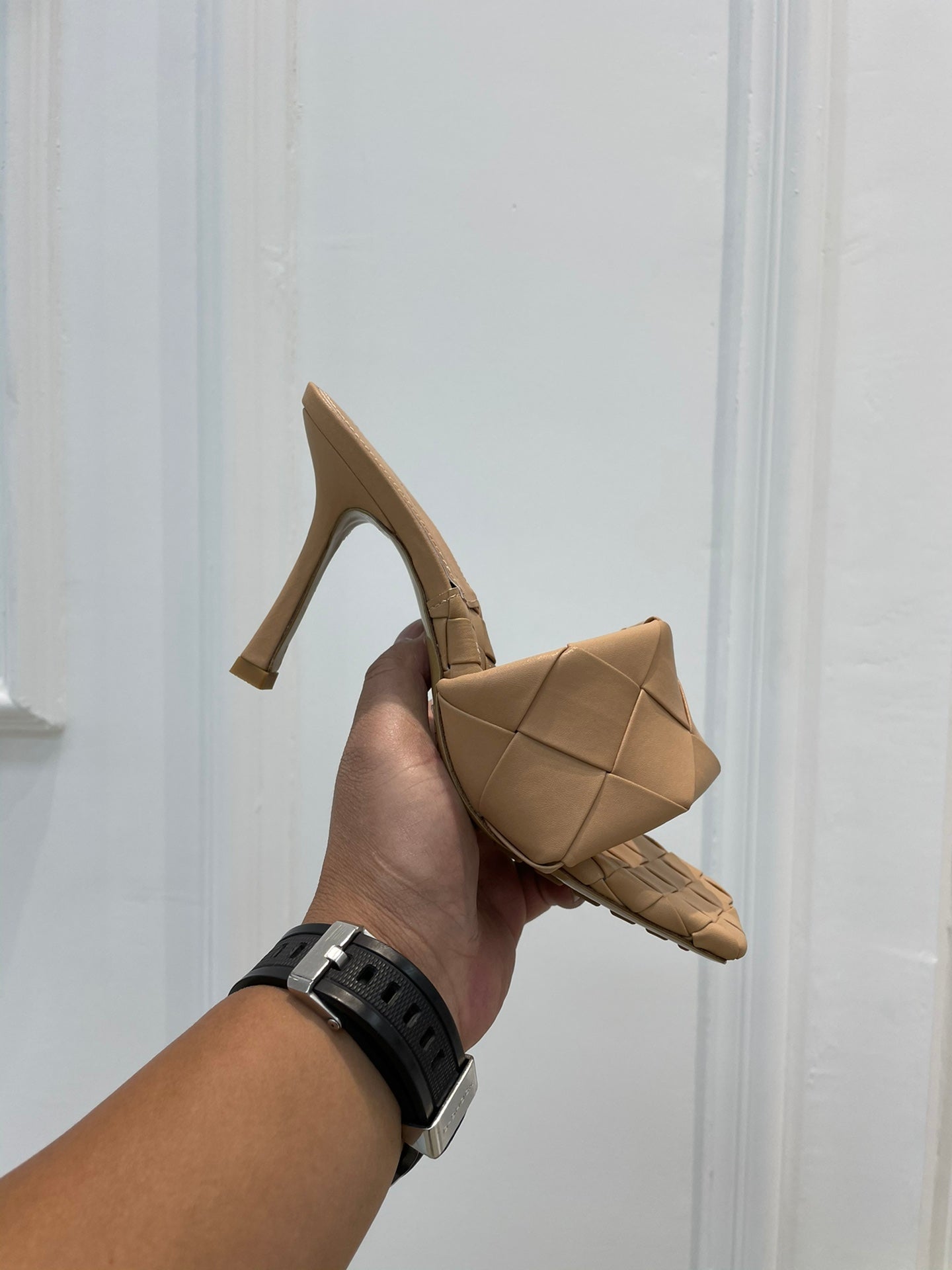 Sandália Mule Couro Bege Entrelacado