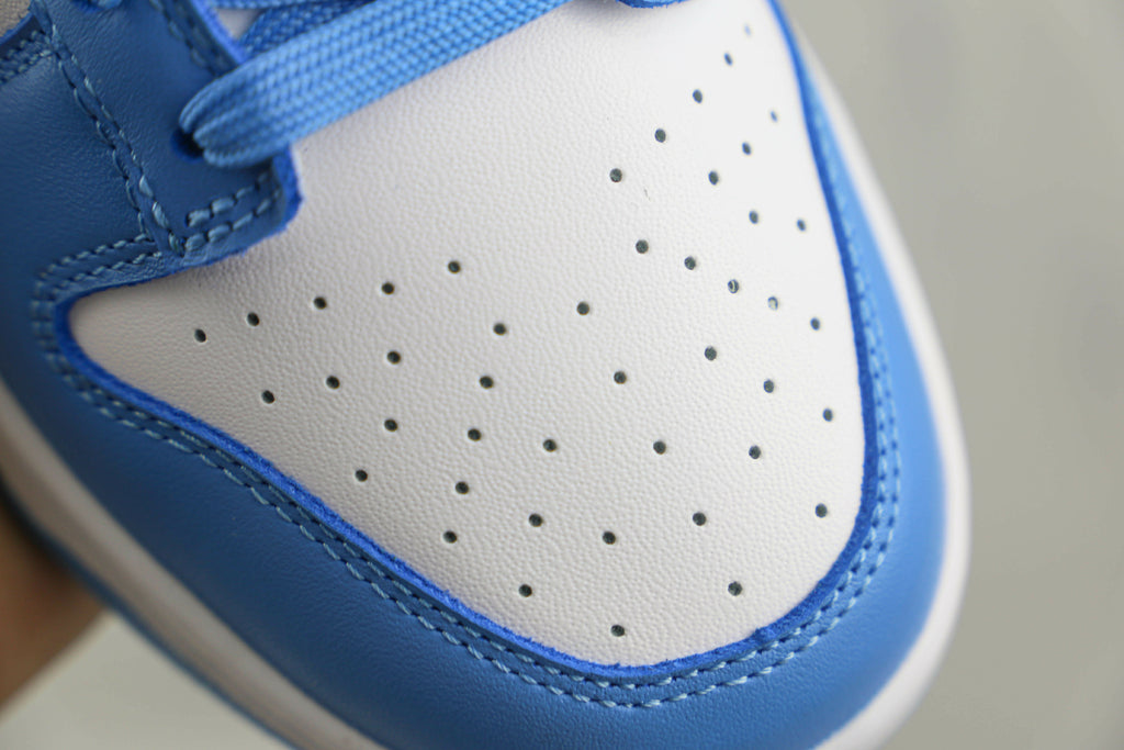 Tênis Cano Baixo Couro Branco com Detalhe Azul