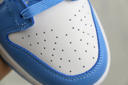 Tênis Cano Baixo Couro Branco com Detalhe Azul