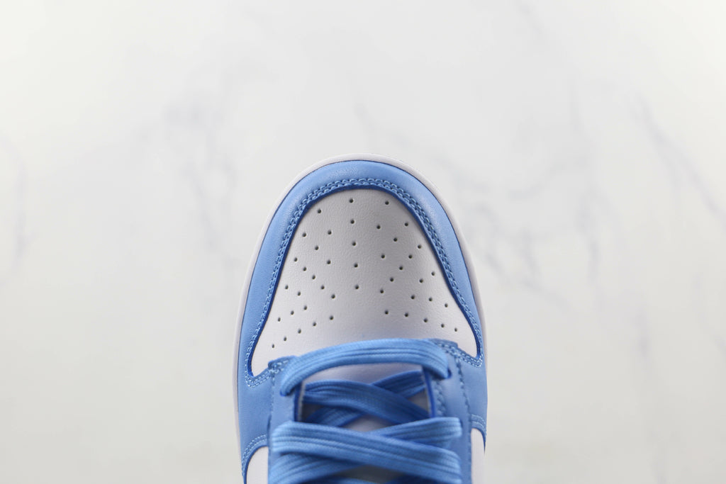 Tênis Cano Baixo Couro Branco com Detalhe Azul