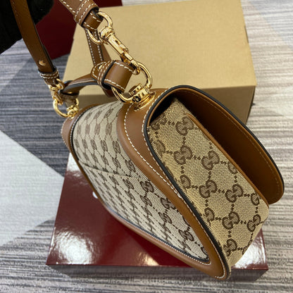 Bolsa Satchel Couro Bege Letras Entrelaçadas Média