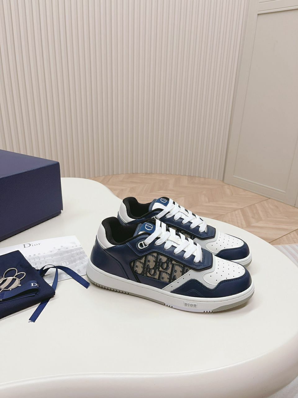 Tênis Cano Baixo Jacquard Padrão Inclinado Bege Azul e Creme