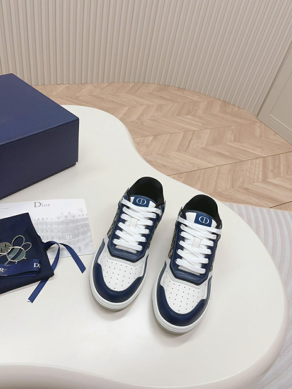 Tênis Cano Baixo Jacquard Padrão Inclinado Bege Azul e Creme